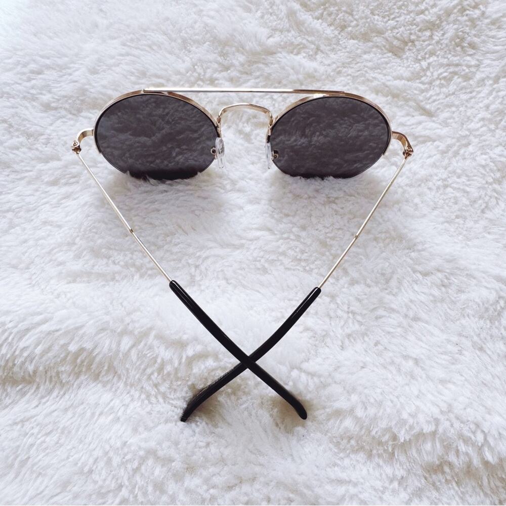 Carly Mirrored Gold Chic Round Sunglasses - Picture 9 of 11